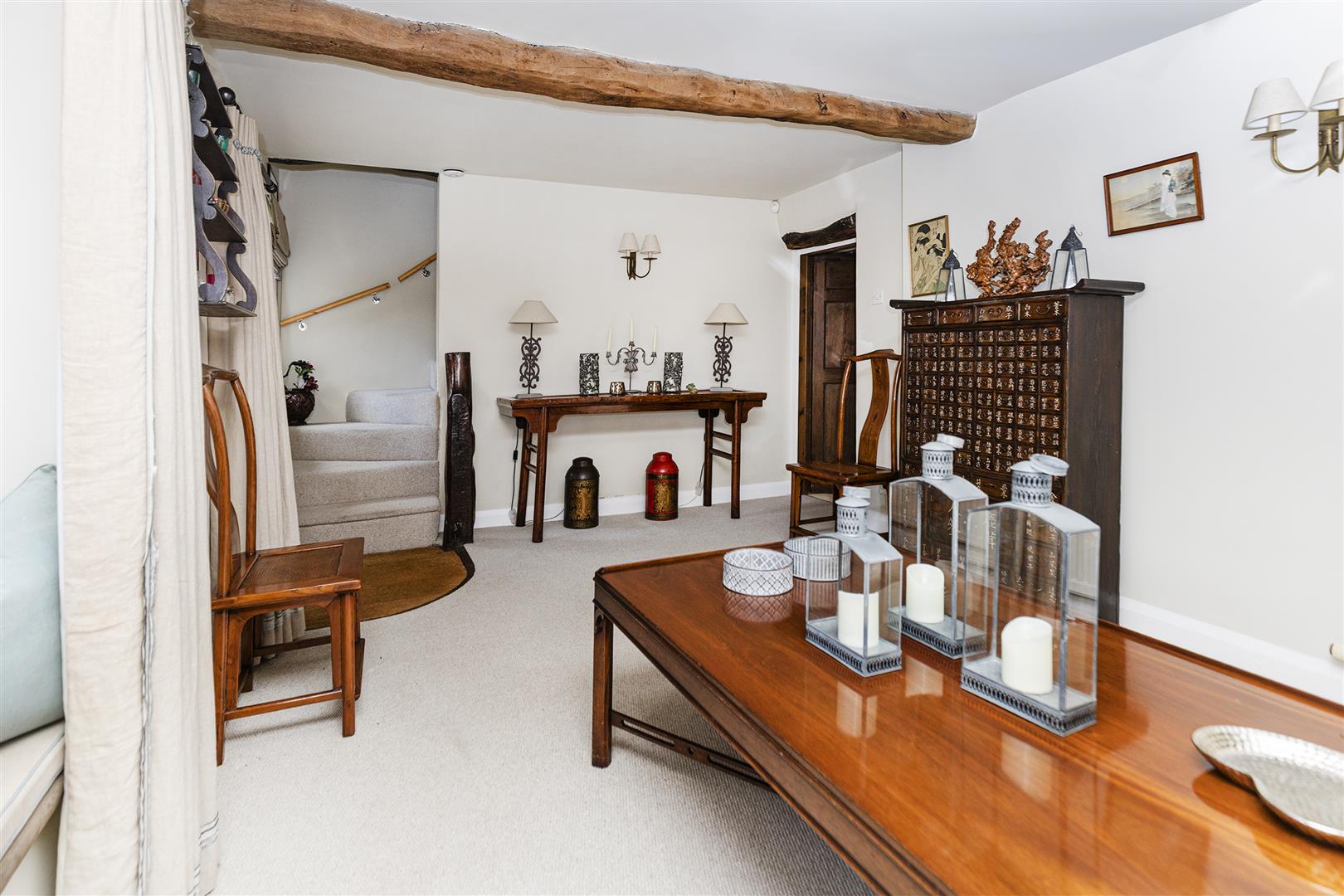 Dining/Entrance Hall